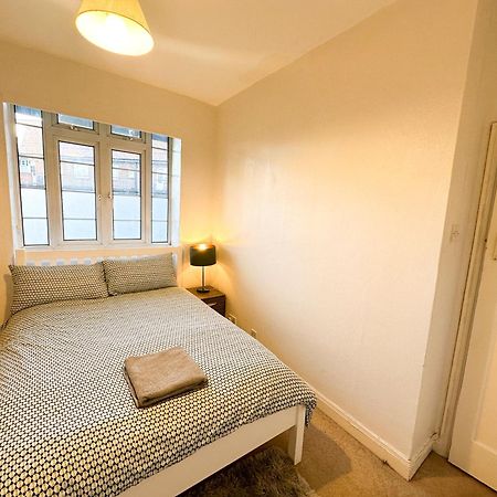 2 Bed Flat - Short Walk From Brent Cross Station Apartment Hendon Luaran gambar