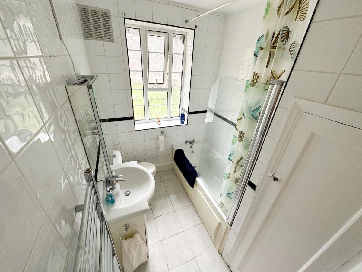 2 Bed Flat - Short Walk From Brent Cross Station Apartment Hendon Luaran gambar