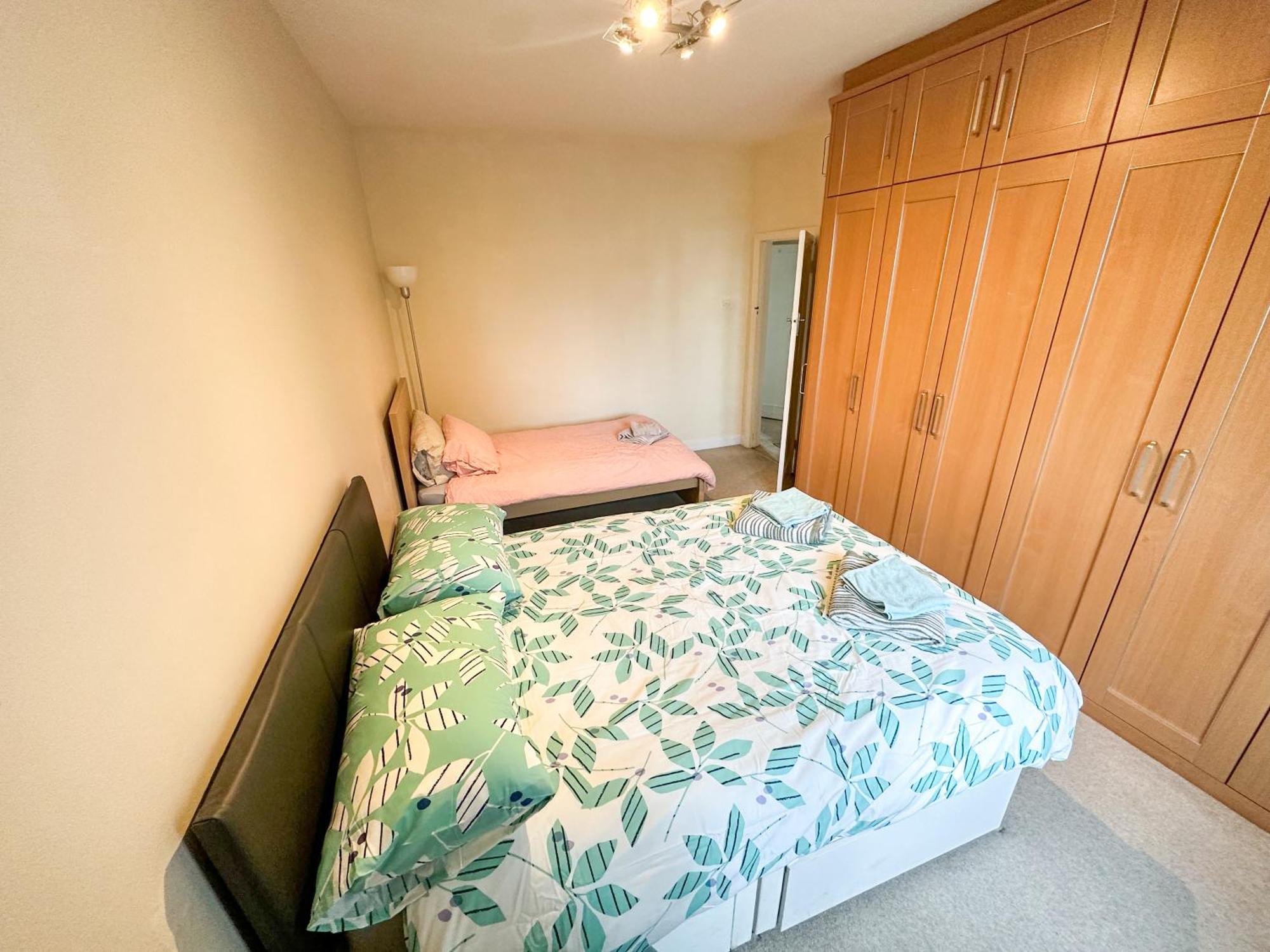 2 Bed Flat - Short Walk From Brent Cross Station Apartment Hendon Luaran gambar